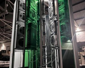 A Cray-1 supercomputer replica from 30 « obsolete » Mac Minis