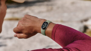 Google announces the Fitbit Edge, a middle ground between Pixel Watch 5 and Fitbit Air