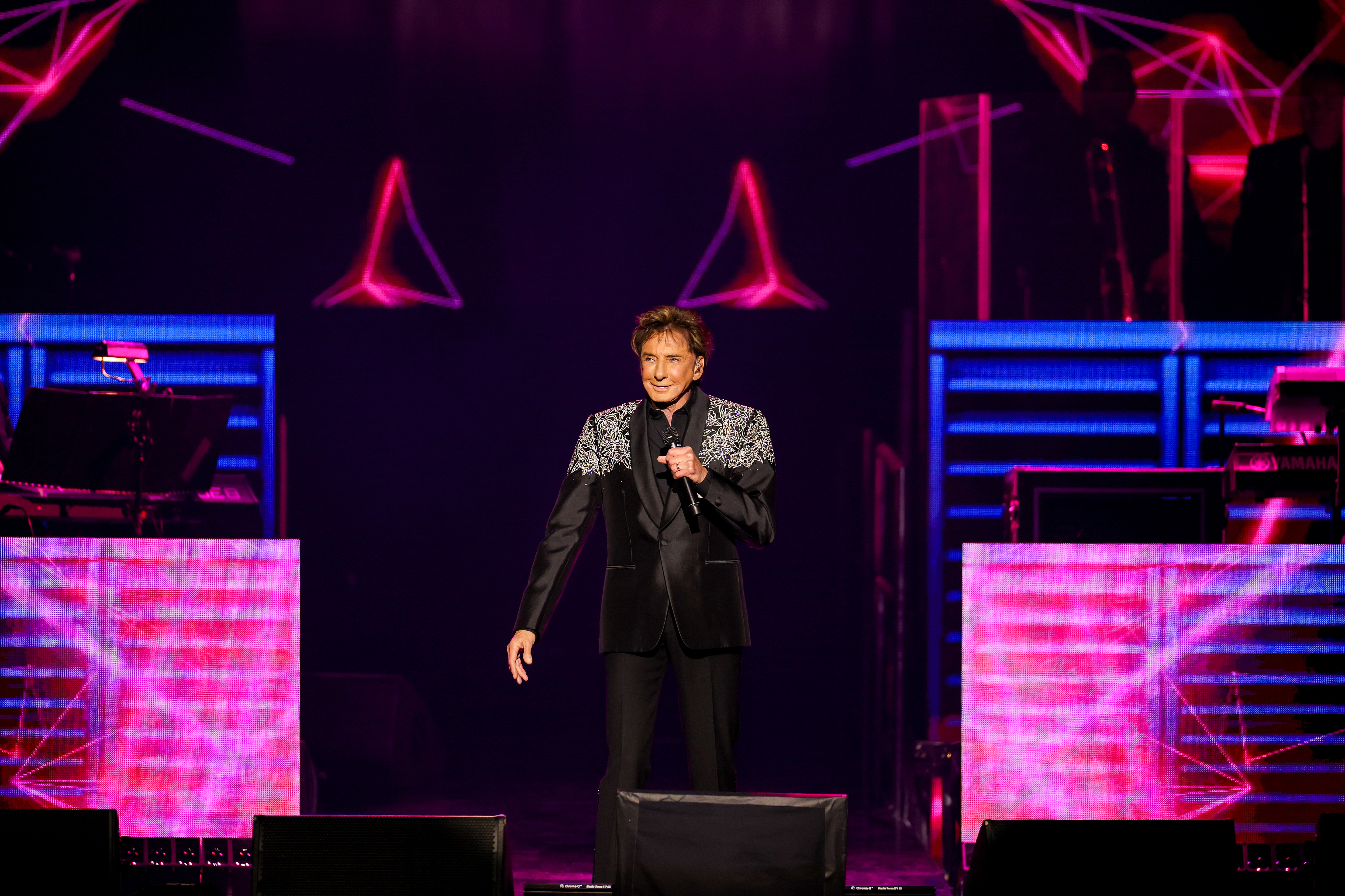 Ailing Barry Manilow Cancels Tonight’s Vegas Performance