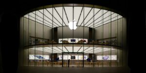 IDC: Apple gains ground as China’s smartphone shipments plunge 15.4% in Q3 2026