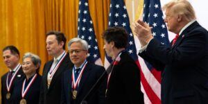 Elon Musk reçoit de Donald Trump une médaille scientifique, confirmant son retour en grâce auprès du président américain