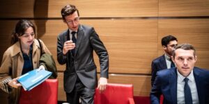 Face au mouvement lycéen, le gouvernement se donne du temps, au risque de l’enlisement