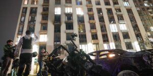 EN DIRECT, guerre en Ukraine : à Kiev, une attaque de drone russe contre un immeuble résidentiel fait deux morts