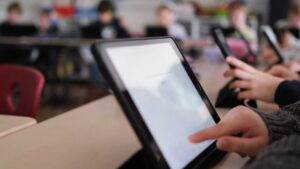 Schools, libraries plead with FCC to scrap idea of killing B broadband program