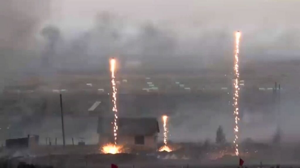 Une vidéo virale montre des drones « cracheurs de feu » déversant de la thermite en fusion à 2 000 °C