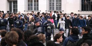 Le lycéen amputé d’une main à Lens « dément avoir ramassé la grenade » et « nie toute participation à des violences », affirme son avocate