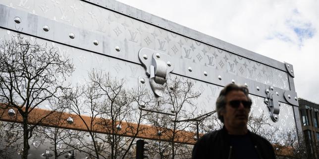 A Paris, pour son premier budget, le maire Emmanuel Grégoire accusé de « marchandiser » la ville