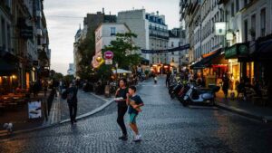 Big investors ‘bottom fish’ in Eurozone bond markets after France sell-off