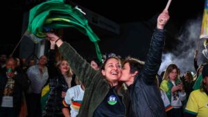 Flávio Bolsonaro takes lead in first round of Brazil election