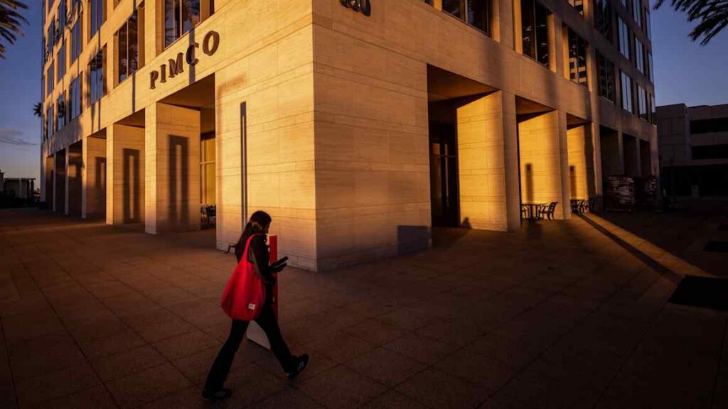 Investors brave US Treasury rout to lock in highest yields in decades