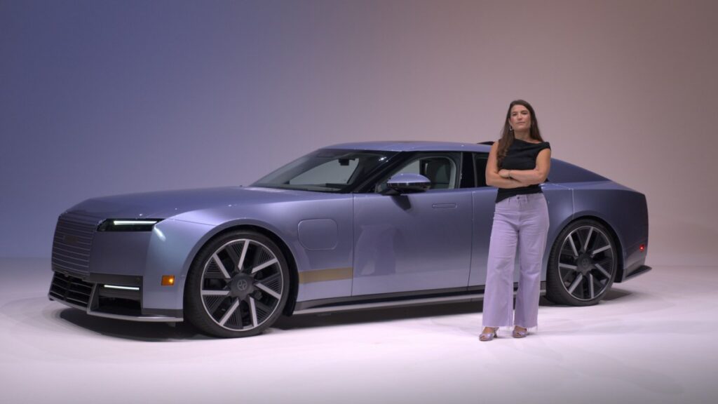 Je suis montée à bord de la Jaguar Type 01 : oubliez tout ce que vous saviez sur Jaguar, cette voiture électrique de 1 030 ch veut choquer