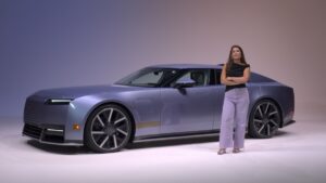 Je suis montée à bord de la Jaguar Type 01 : oubliez tout ce que vous saviez sur Jaguar, cette voiture électrique de 1 030 ch veut choquer