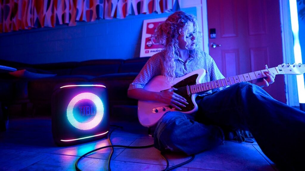 La fête ne s’arrête jamais avec cette enceinte JBL Partybox Encore 2 100 W dotée d’un micro sans fil en promo à moins de 280 €