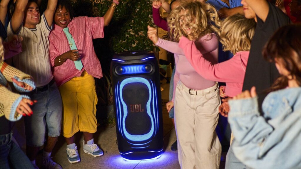 JBL PartyBox Ultimate 2 : 1500 W, écran tactile, jeu de lumière au sol et Wi-Fi 6 pour s’ambiancer jusqu’au bout de la nuit