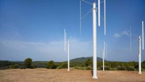 Cette éolienne française de 12 mètres ressemble à une antenne 5G, et c’est fait exprès