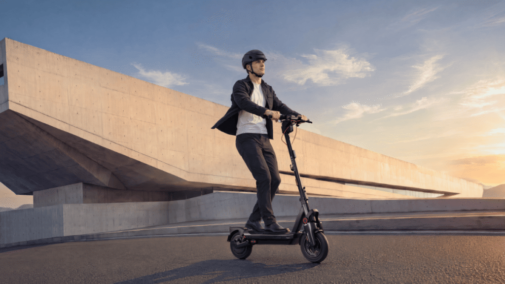 80 km réels à 25 km/h : Segway s’attaque vraiment aux longs trajets avec sa nouvelle trottinette