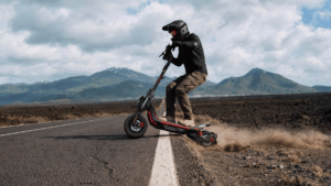 2 200 W et 60 km d’autonomie à 25 km/h : la nouvelle trottinette tout-terrain de Segway veut tout chambouler