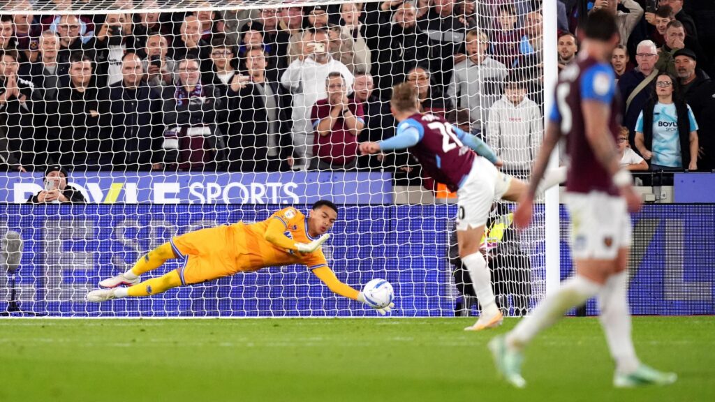 Bowen&rsquo;s late penalty saved as West Ham held by QPR